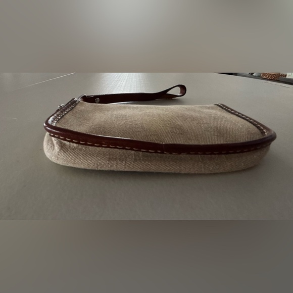 VINTAGE Dooney & Bourke | classic D&B logo wristlet. - Picture 5 of 12